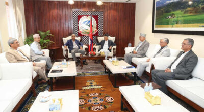 प्रधानमन्त्रीसहित एमाले र कांग्रेसका शीर्षनेताको छलफल