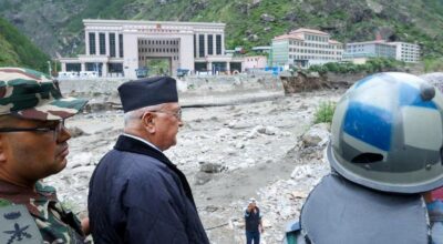 प्रधानमन्त्री ओली रसुवाको बाढी प्रभावित क्षेत्रमा