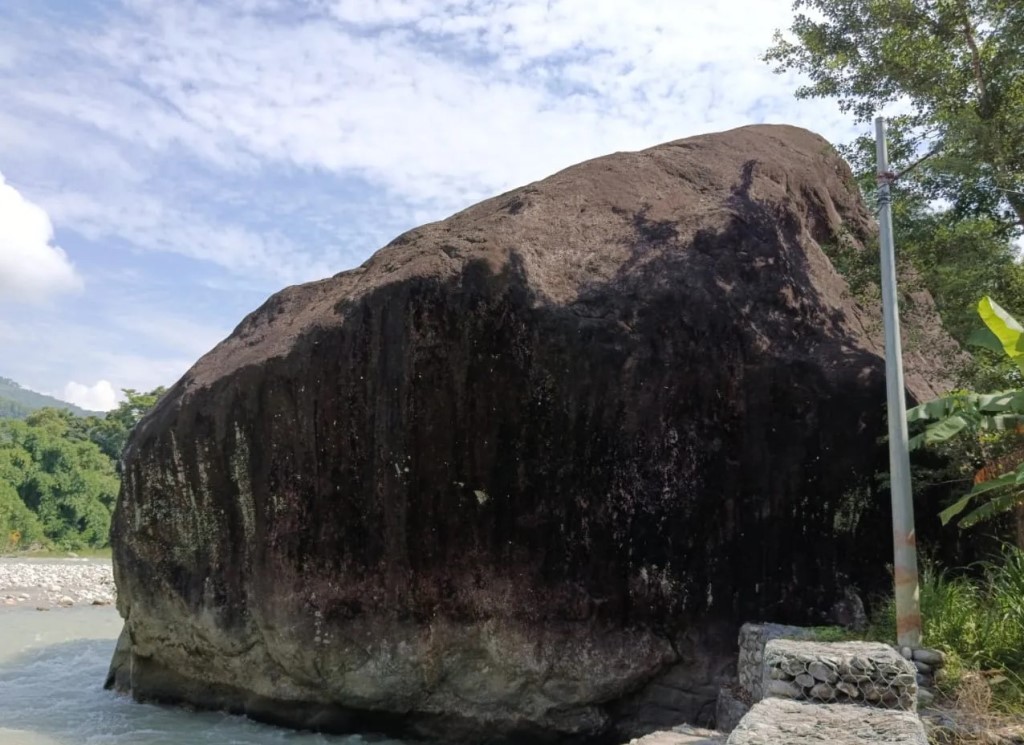 ऐतिहासिक ठूलढुङ्गा