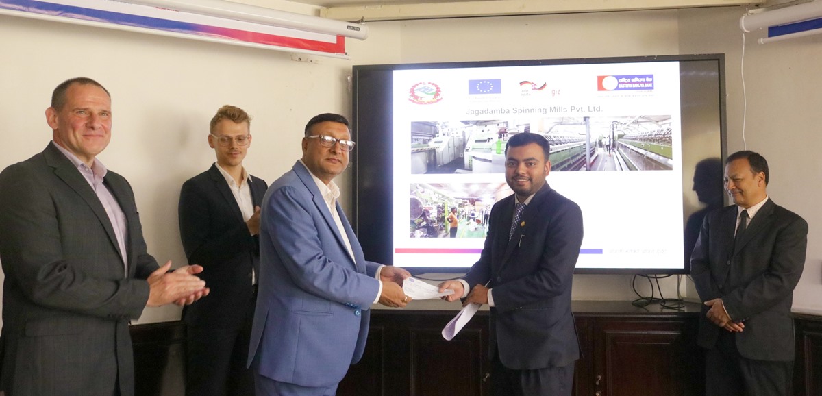 राष्ट्रिय वाणिज्य बैंक लिमिटेडद्वारा ऊर्जा-कुशल उद्योगहरूलाई पहिलो चरणको वित्तीय अनुदान वितरण