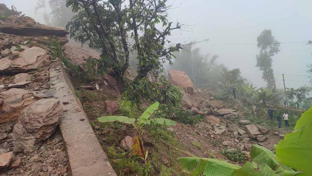 मध्यपहाडी लोकमार्ग