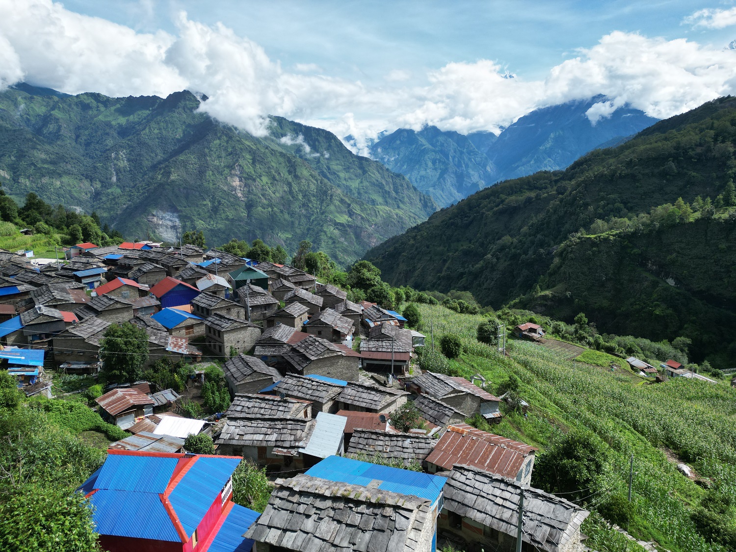 बसाइँसराइले रित्तिदै म्याग्दीका गाउँ