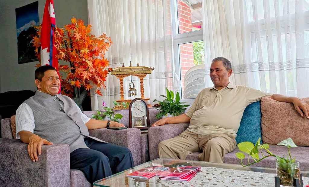 नारायणकाजी श्रेष्ठ र उपेन्द्र यादवबीच छलफल