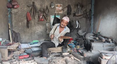 परम्परागत आरन पेशासँगै बाँचेका रामकुमार बराइली