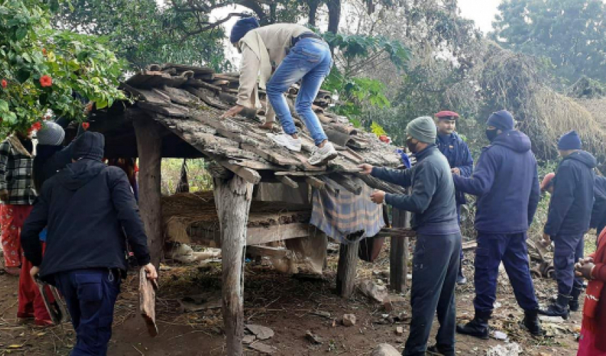 कञ्चनपुरमा ३९ वटा छाउगोठ भत्काइयो