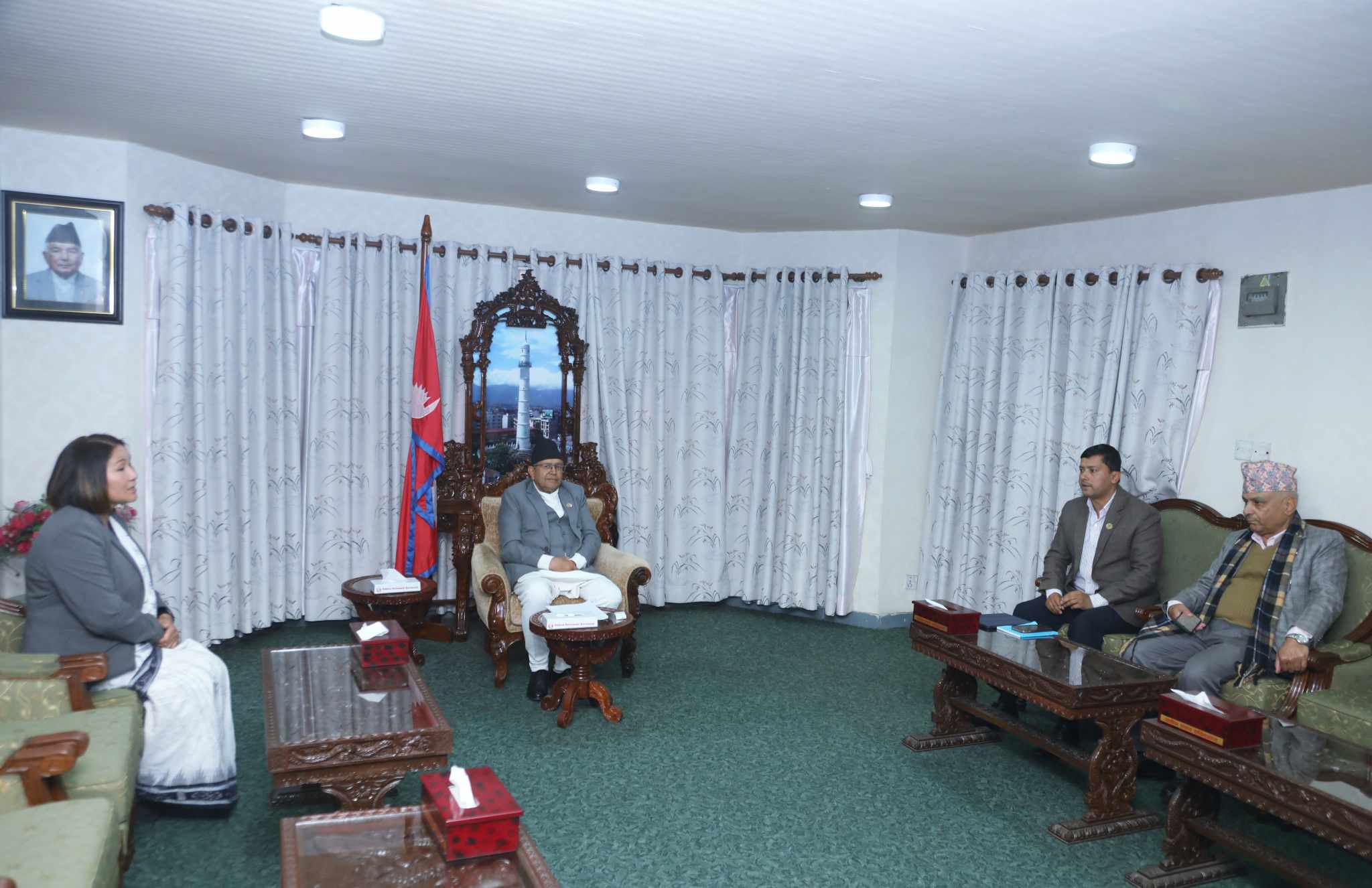 सभामुख घिमिरेद्वारा सत्तारुढ पार्टीका प्रमुख सचेतकहरुसँग छलफल