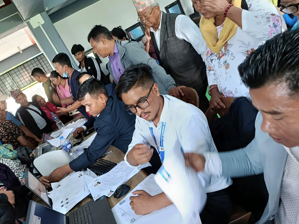 जनप्रतिनिधि र कर्मचारी सहरमा