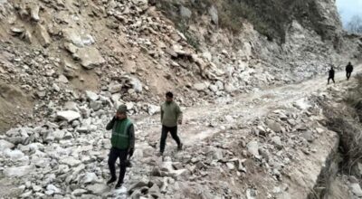 कोशी राजमार्गमा ठूलो पहिरो