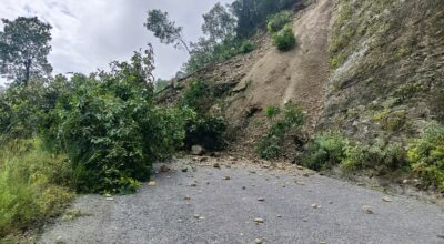 पहिरोले मध्यपहाडी लोकमार्ग अवरुद्ध