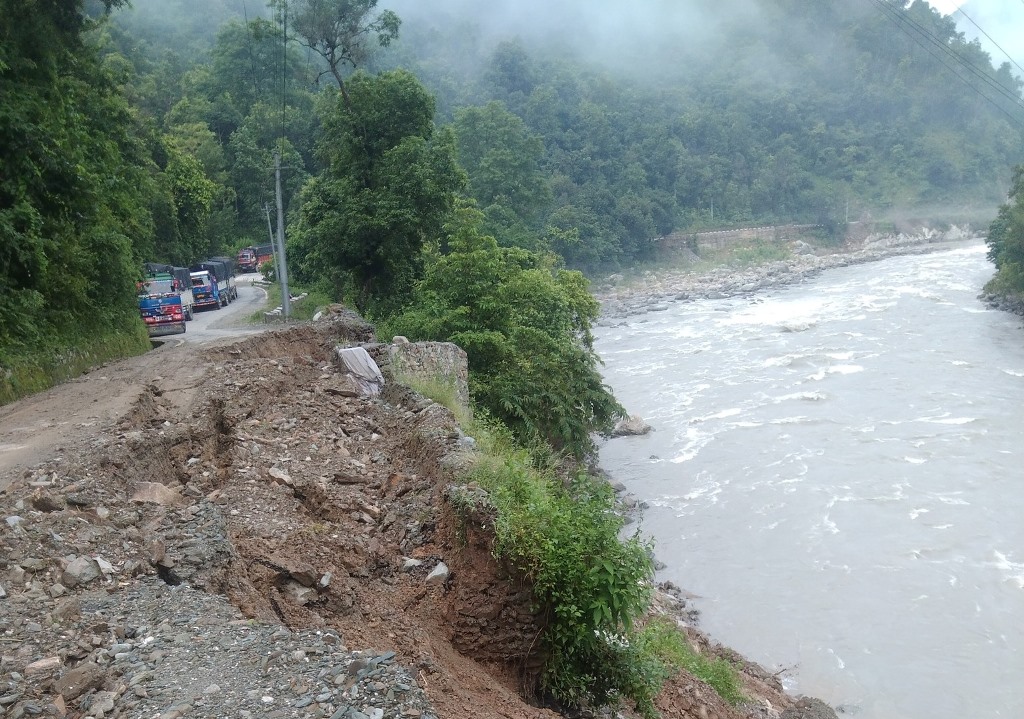 मन्थली सडक