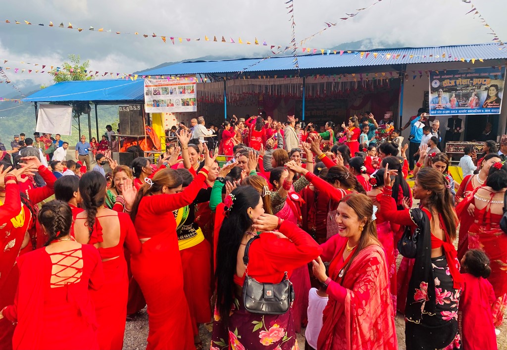 ऐतिहासिक नाच्नेडाँडामा गुञ्जिए तीजका भाका