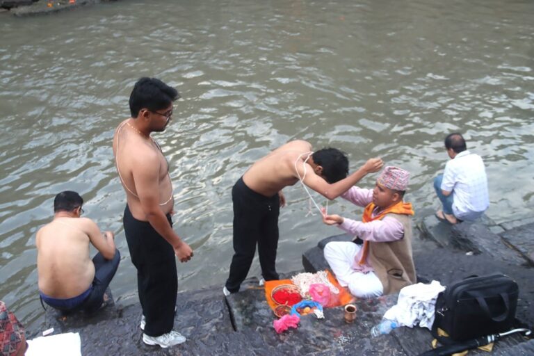 जनै पूर्णिमामा पशुपतिनाथमा भक्तजनको भिड
