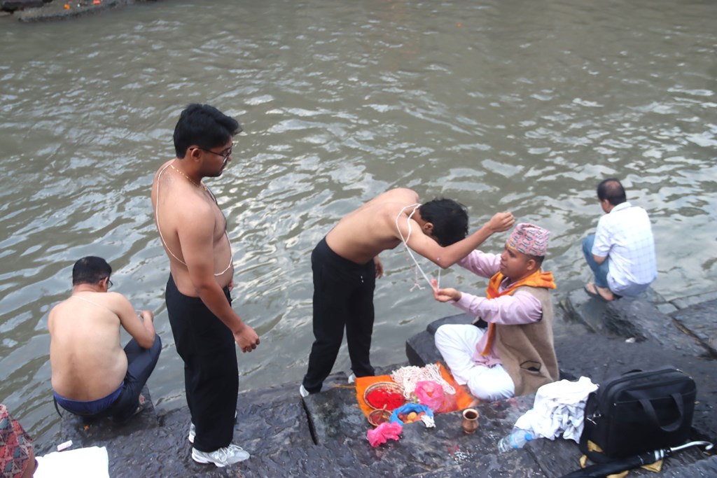 जनै पूर्णिमामा पशुपतिनाथमा भक्तजनको भिड