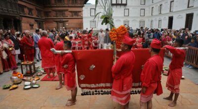 हनुमानढोकाको दसैँँघरमा विधिपूर्वक भित्र्याइयो फूलपाती