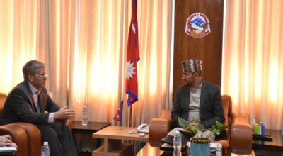 सञ्चारमन्त्री खरेलसँग अमेरिकी राजदूत थम्प्सनको शिष्टाचार भेट