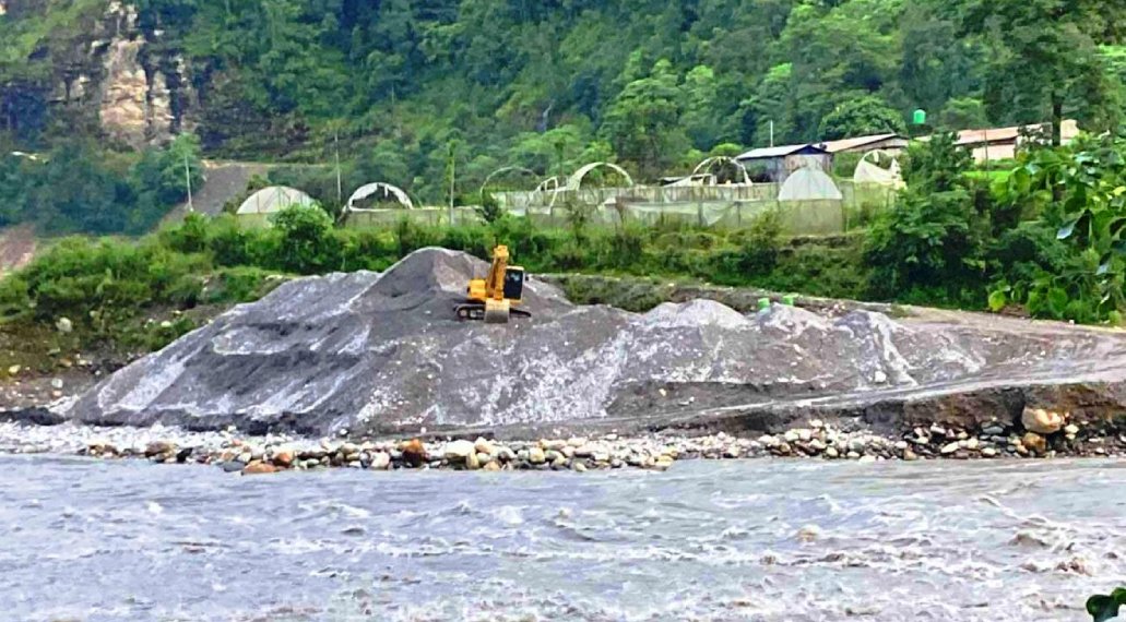 कालीगण्डकी नदीबाट अवैध उत्खनन गरिएको बालुवा जफत