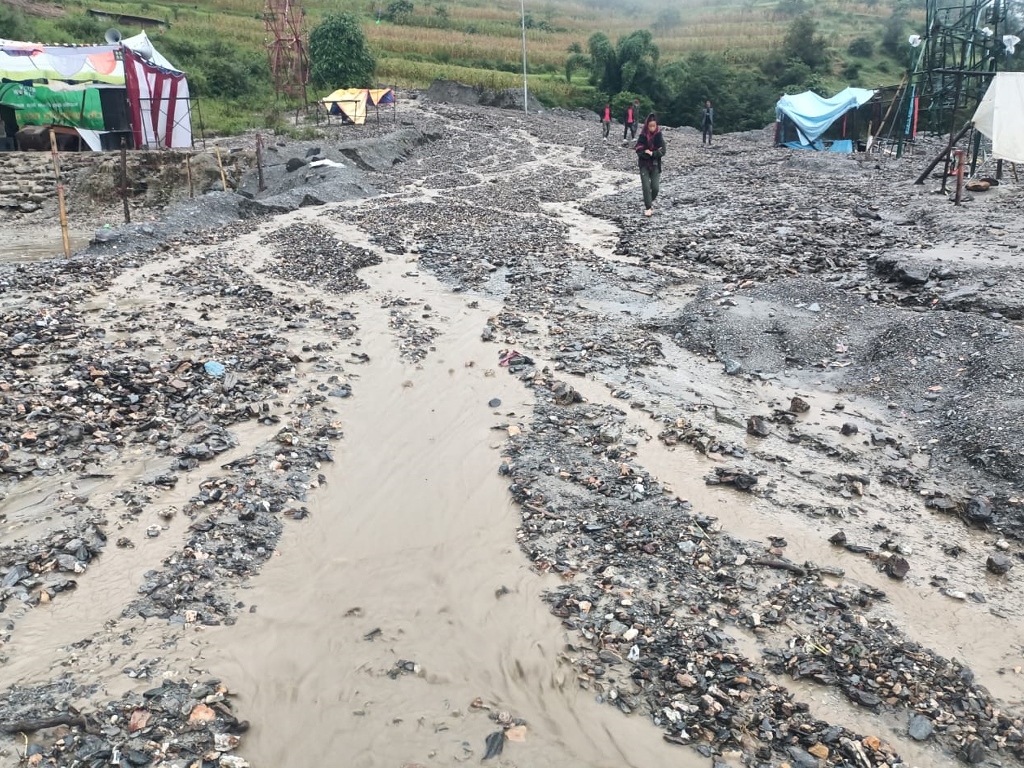 मध्यपहाडी लोकमार्ग