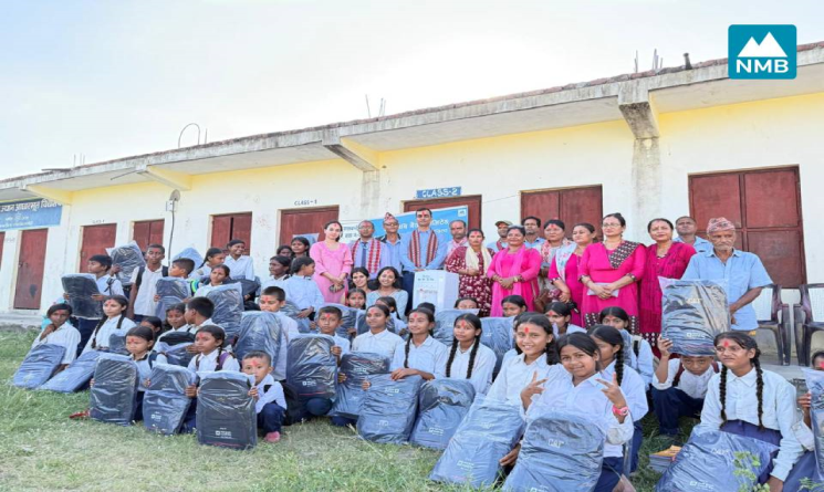 एनएमबि बैंकद्वारा स्कुल ब्याग र वाटर डिस्पेन्सर हस्तान्तरण