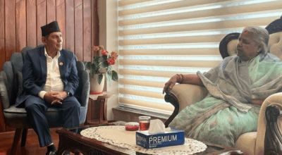 राष्ट्रियसभा अध्यक्ष दाहालले भेटे प्रधानमन्त्री कार्कीलाई