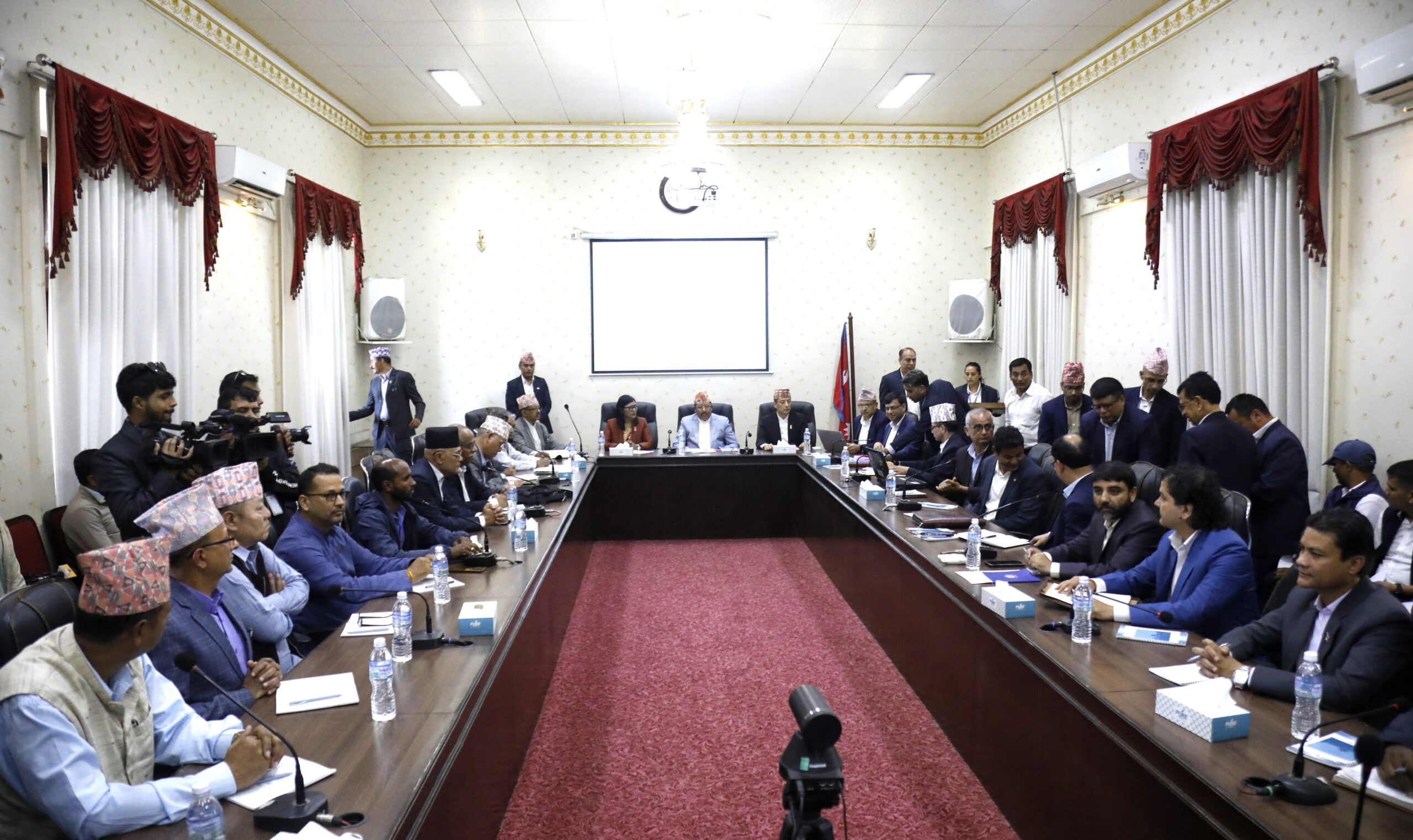 निर्वाचन आयोग र राजनीतिक दलबीच छलफल