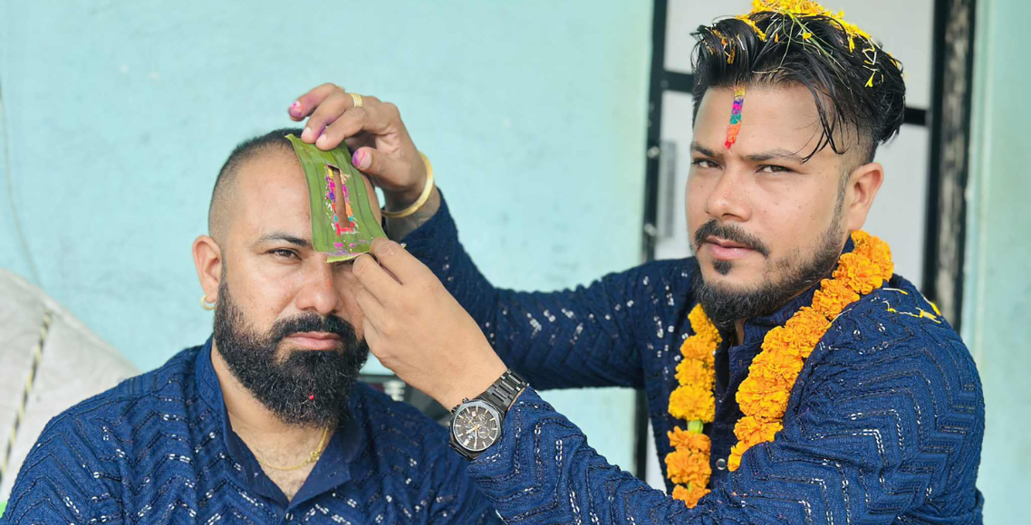 दिदी-बहिनी नभएपछि दाजुभाइले एकापसमा लगाए भाइटीका