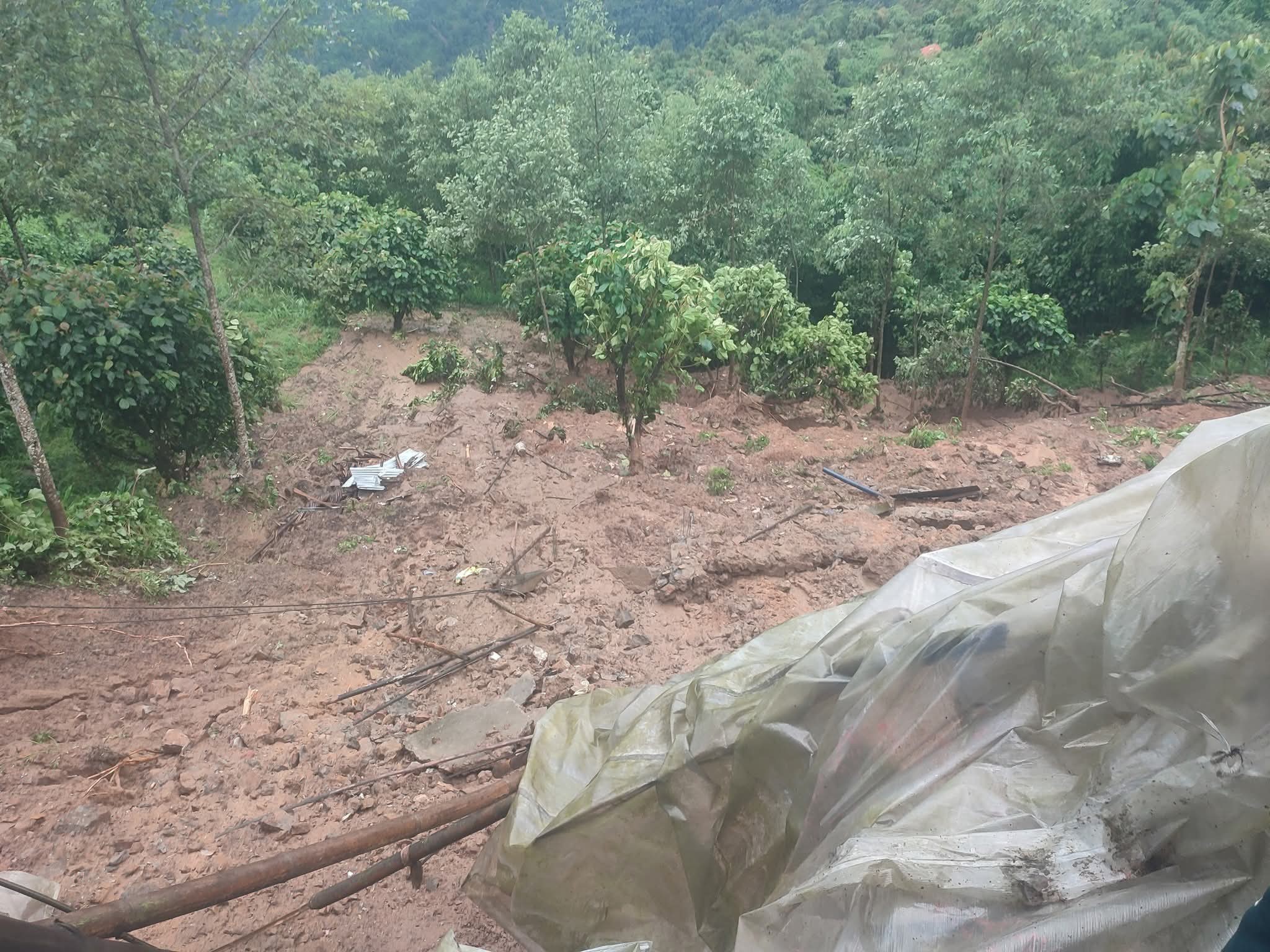 इलाममा पहिरो