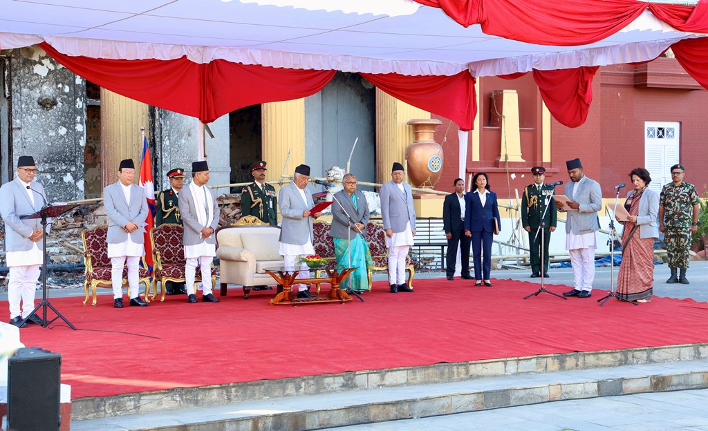 शीतलनिवासमा नवनियुक्त दुई मन्त्रीले सपथ लिँदा जे देखियो
