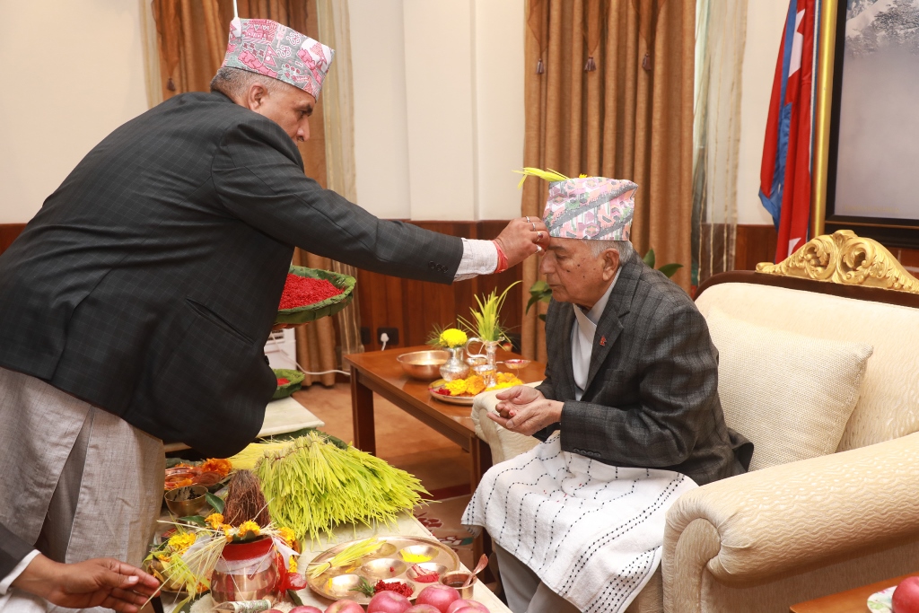 राष्ट्रपति पौडेलले लगाए बडादशैंको टीका