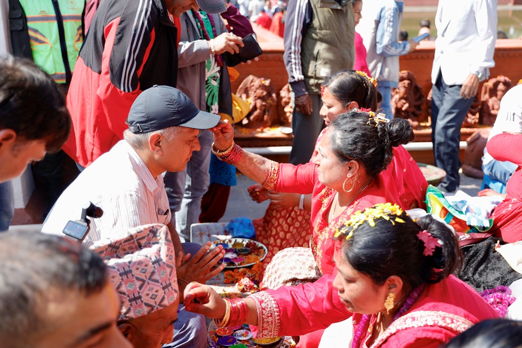 बालगोपालेश्वर मन्दिरमा आज दिदीबहिनी नहुनेहरूले लगाए भाइटीका