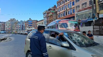 बसको ठक्करबाट पैदलयात्रीको मृत्यु : अरनिको राजमार्ग अवरुद्ध