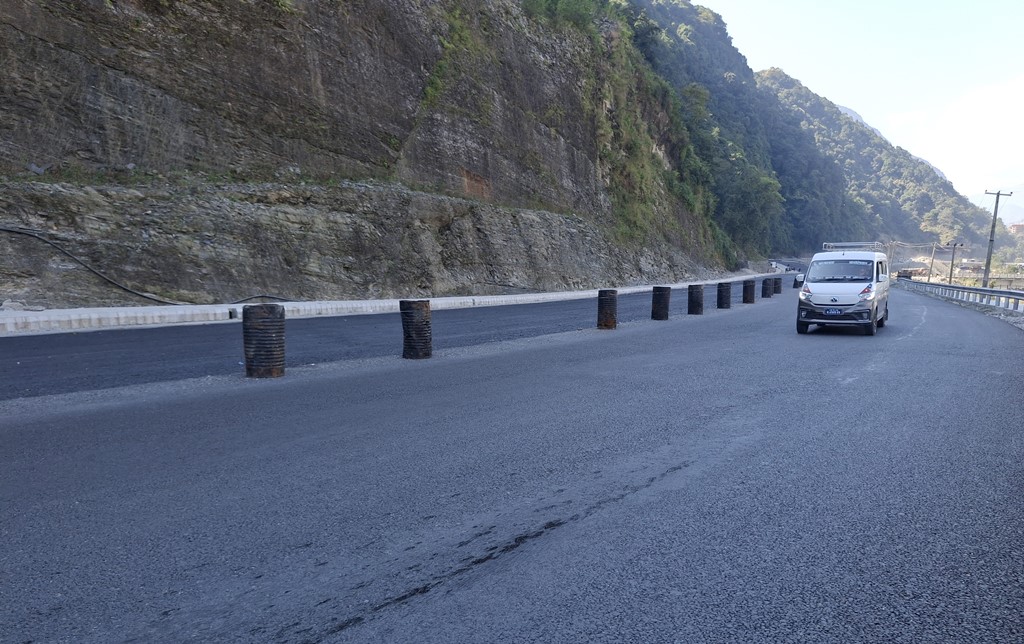 मध्यपहाडी राजमार्ग