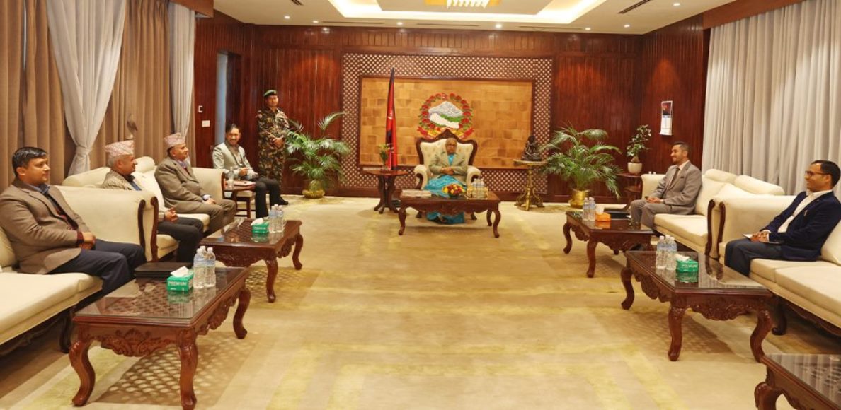 प्रधानमन्त्री कार्कीसमक्ष निर्वाचनको वातावरण बनाउन एमाले नेताकाे आग्रह