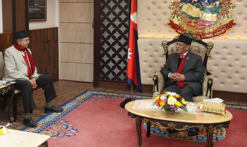 पूर्वप्रधानमन्त्रीद्वय प्रचण्ड र झलनाथ खनालबीच भेटवार्ता