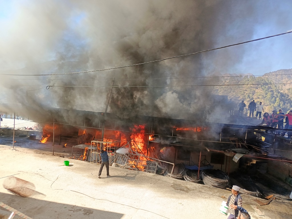 बाजुराको मार्तडीमा आगलागी