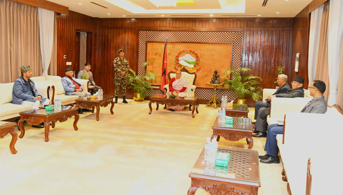 बालुवाटारमा प्रधानमन्त्री कार्कीसँग ओली, देउवा र प्रचण्डको छलफल