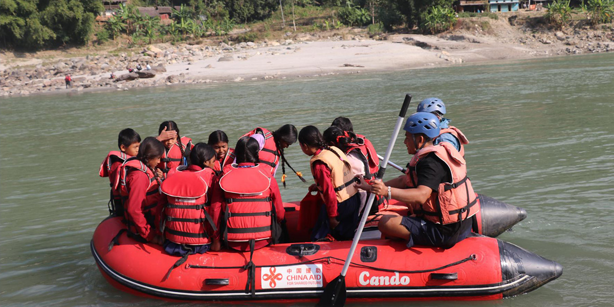 सुनकोशीमा ‘रबरबोट’