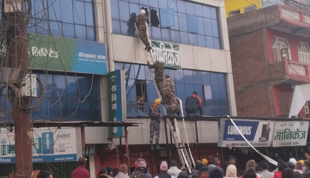 आगलागीले निस्सासिएकी वृद्धाको उद्धार