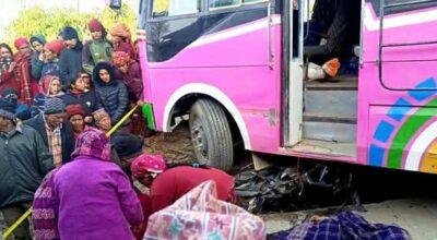 विद्यार्थी बोकेको बस