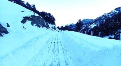 भारी हिमपातले मध्यपहाडी लोकमार्ग अवरुद्ध