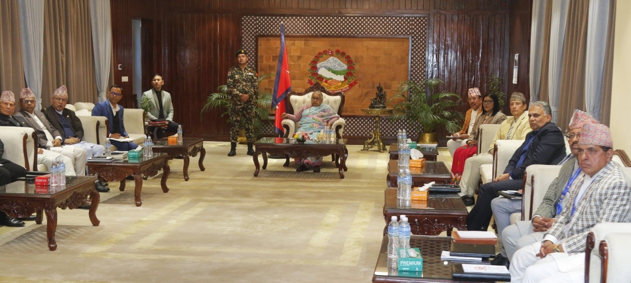 प्रधानमन्त्री कार्की र आयोगका पदाधिकारीबीच छलफल