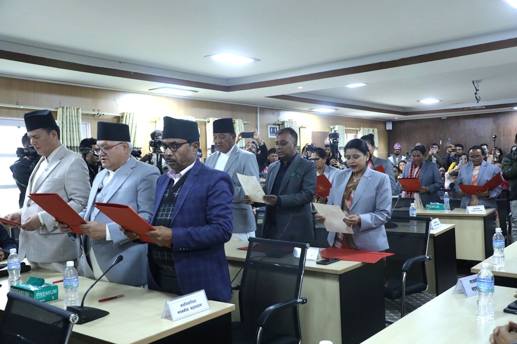 राष्ट्रियसभाका नवनिर्वाचित सदस्यले लिए शपथ