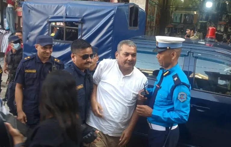 दुर्गा प्रसाईं पुन: पक्राउ