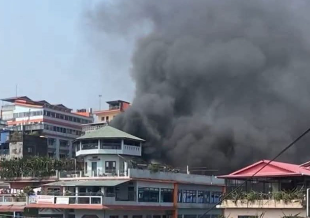 सुनसरीको इटहरीस्थित पूर्वाञ्चल क्याफेमा भीषण आगलागी