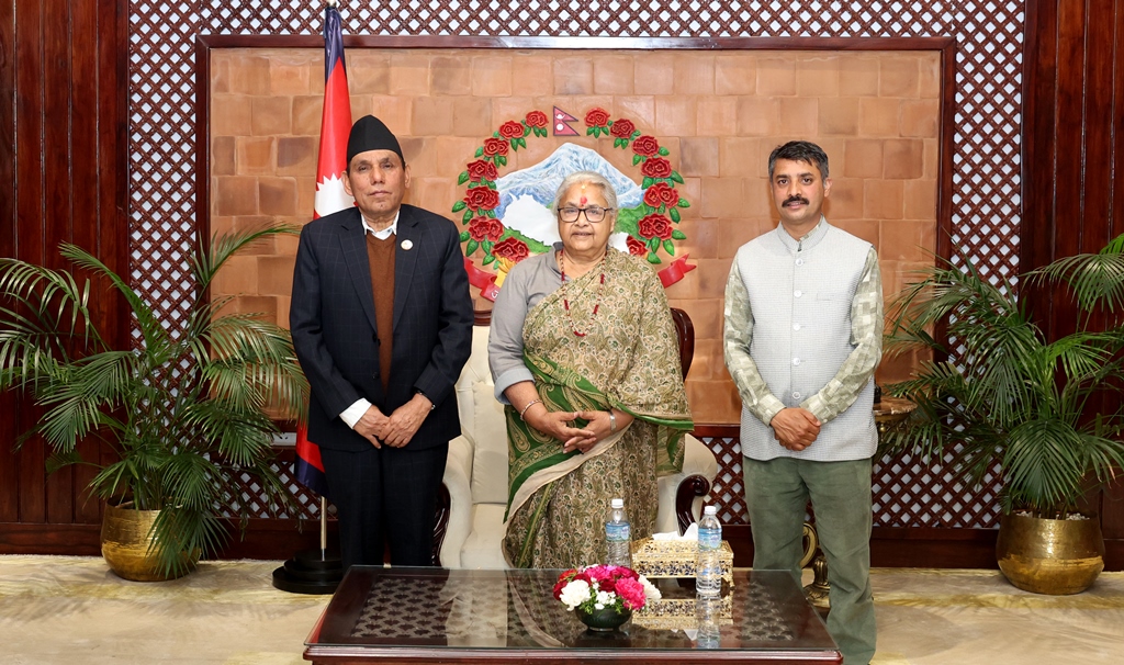 प्रधानमन्त्री कार्की र राष्ट्रियसभाका अध्यक्ष दाहालबीच शिष्टाचार भेट