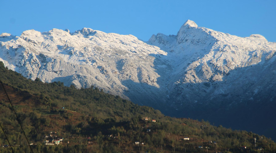 वर्षापछि ताप्लेजुङका डाँडाकाँडा सेताम्मे