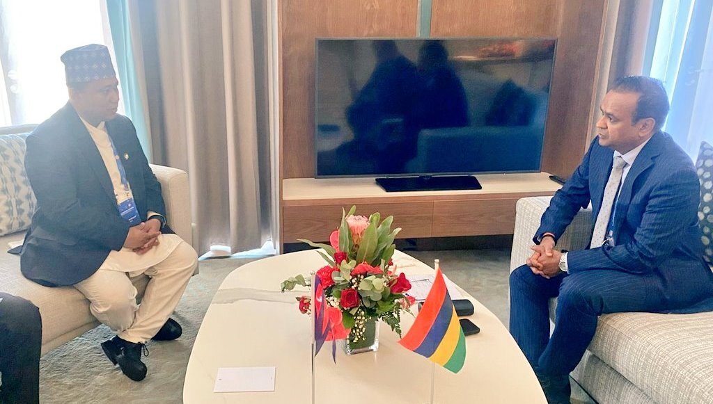 परराष्ट्रमन्त्रीसँग मरिसस र सिङ्गापुरका मन्त्रीहरूको भेट