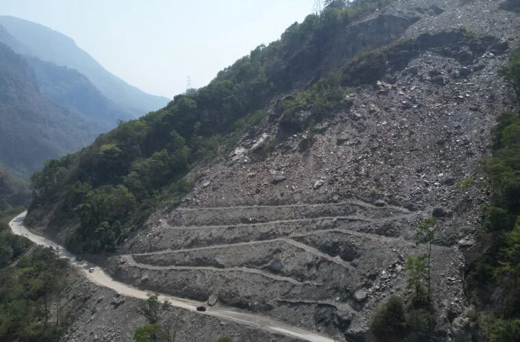 सिरुवारीमा ‘बेञ्चिङ’ बिधिबाट पहिरो रोकथाम