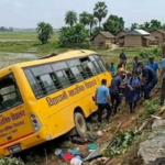 झापामा विद्यार्थी बोकेको बस दुर्घटना