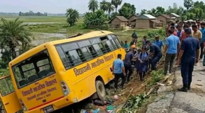 झापामा विद्यार्थी बोकेको बस दुर्घटना