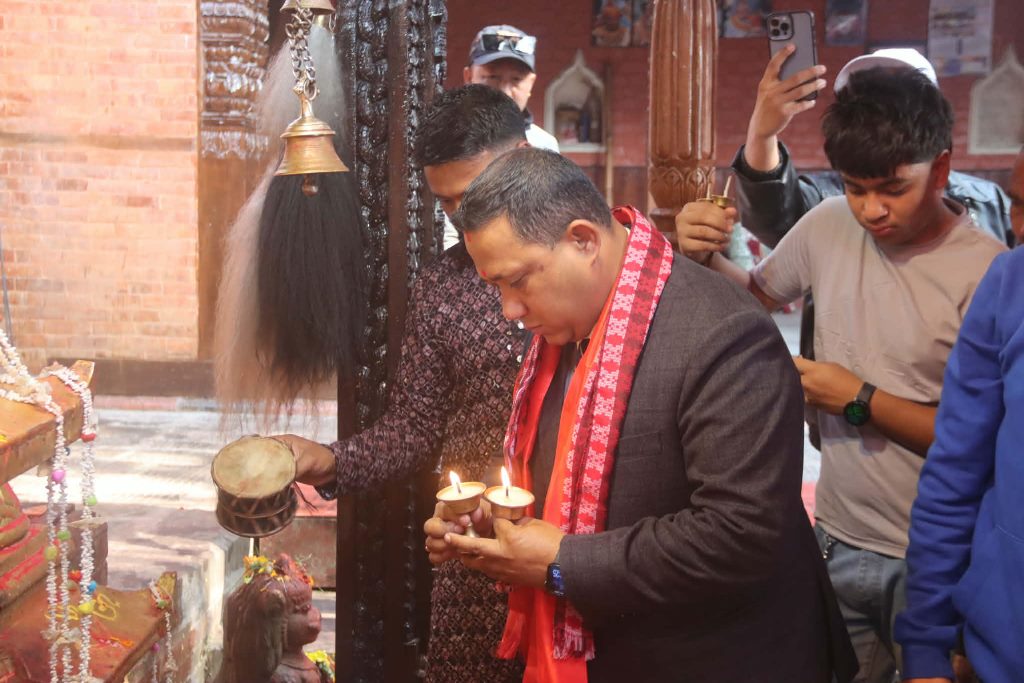 शिशिर खनाल